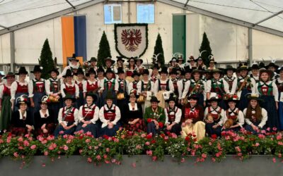 Die Pracht der Tracht: Tiroler Marketenderinnen-Treffen in Absam