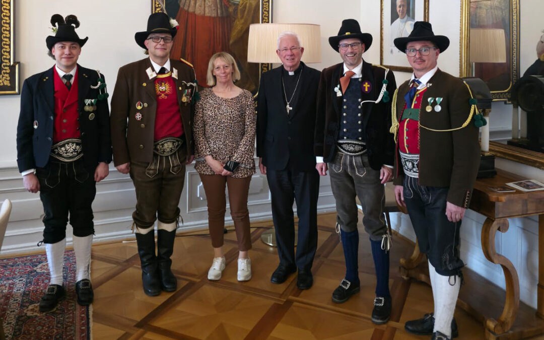 Audienz beim Erzbischof – Schützen des Viertels Unterland in Salzburg