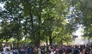Marketenderinnen, Schützen, Musikkapellen im Bachlechnergarten