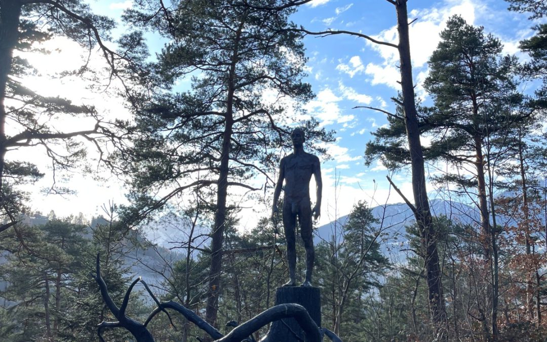 Skulptur „Heimat“ am Bergisel Panoramaweg – Der „Wurzelmann“