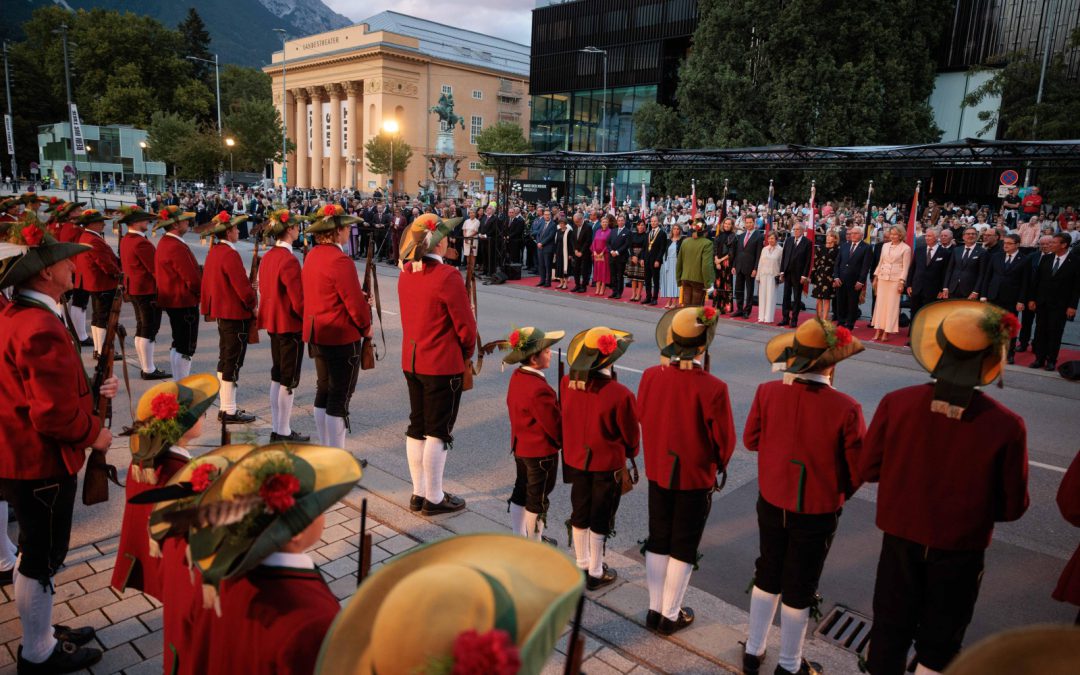Tirols Schützen empfangen sechs Staatsoberhäupter in Innsbruck
